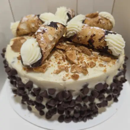 Cannoli cake