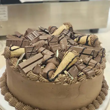 Chocolate cake with candy bars