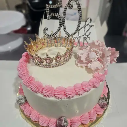 50th birthday cake with a crown