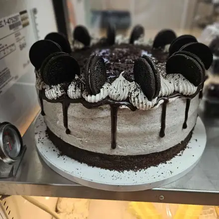 Oreo drip cake